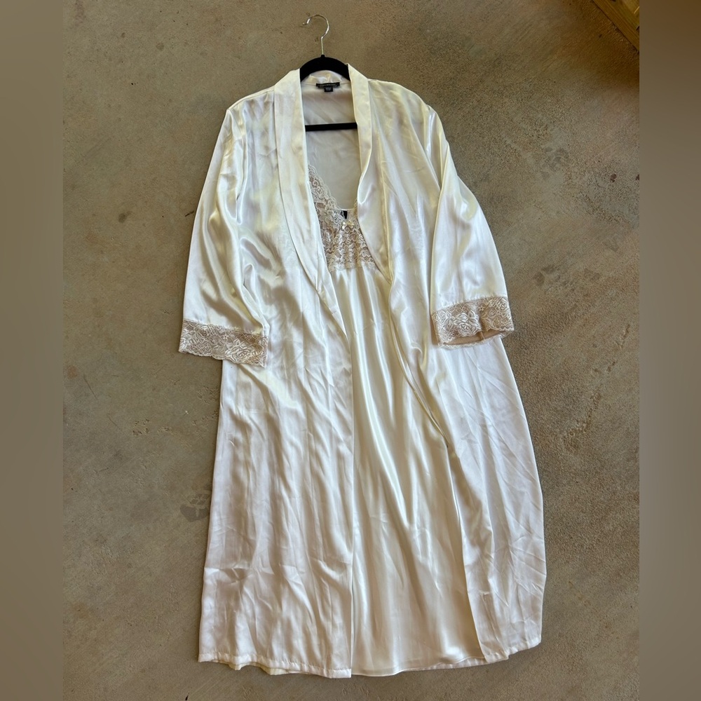 Jones New York Silky Robe and Nightgown